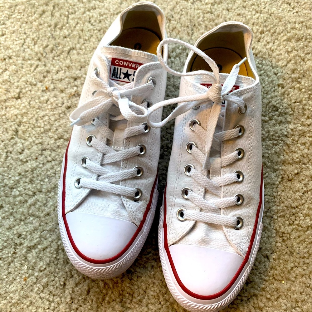 Women’s white low top Converse size 9